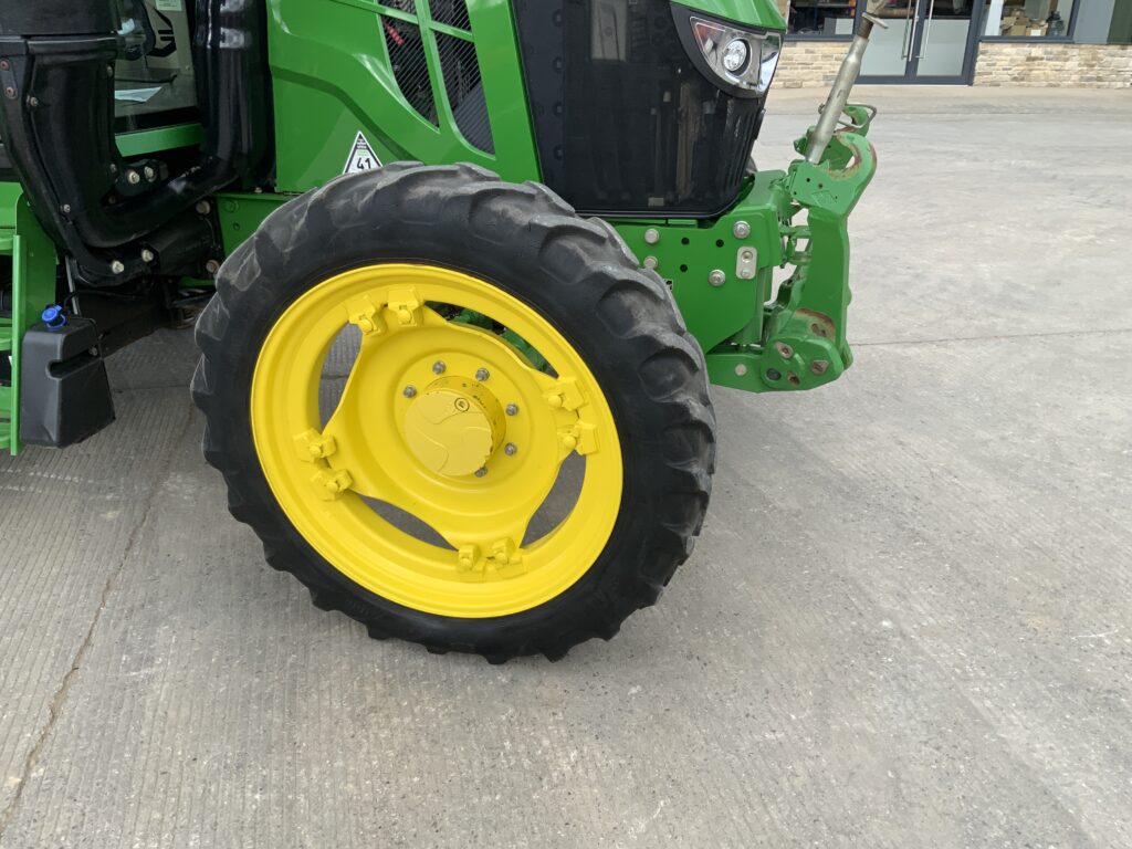 John Deere 6120M Tractor (ST26118)