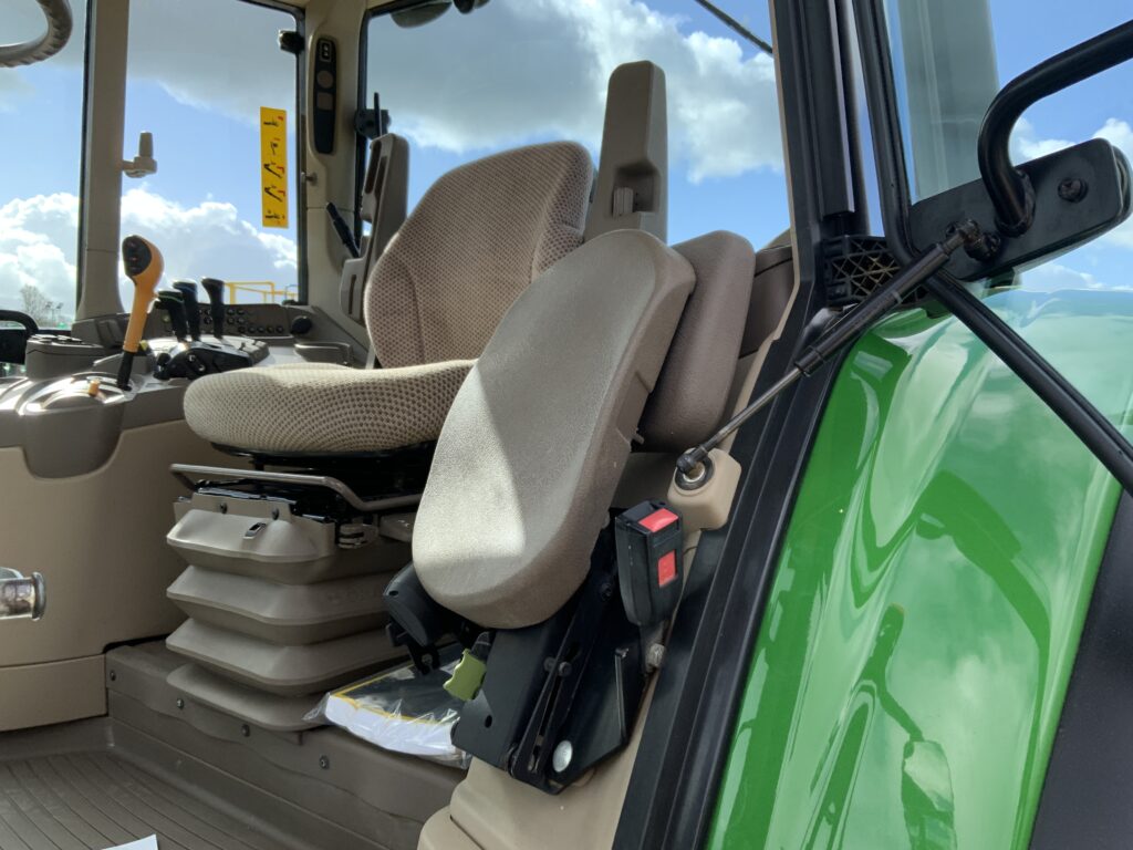 John Deere 6120M Tractor (ST26118)