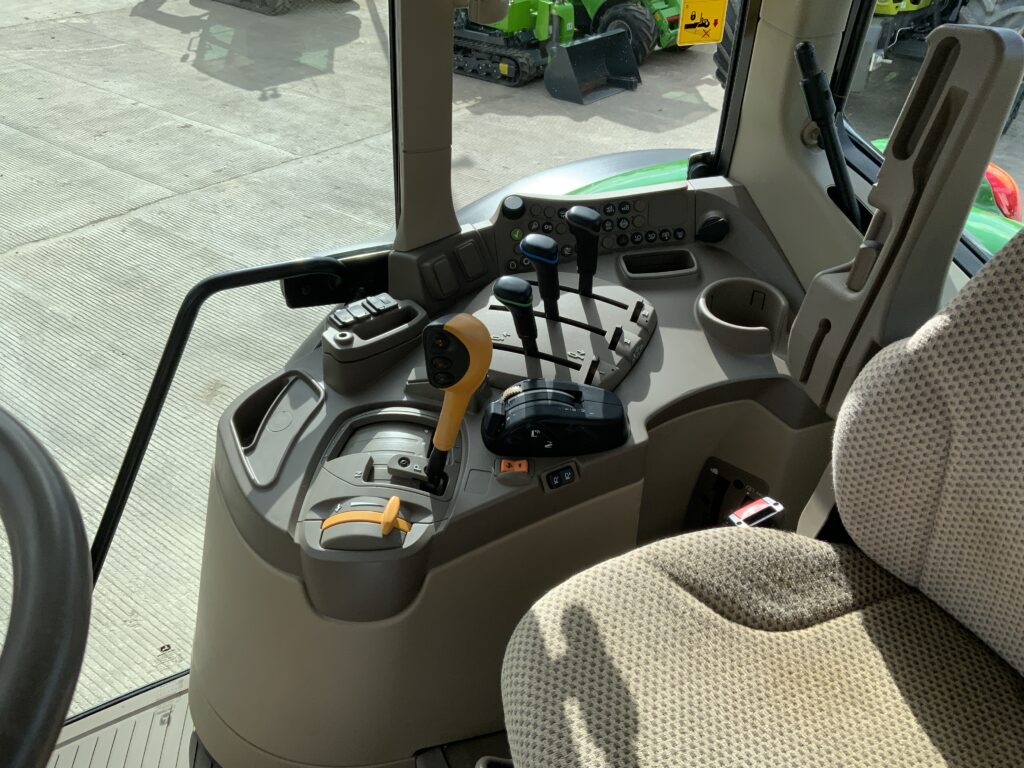 John Deere 6120M Tractor (ST26118)