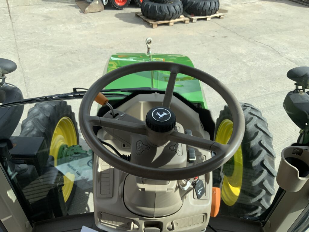 John Deere 6120M Tractor (ST26118)