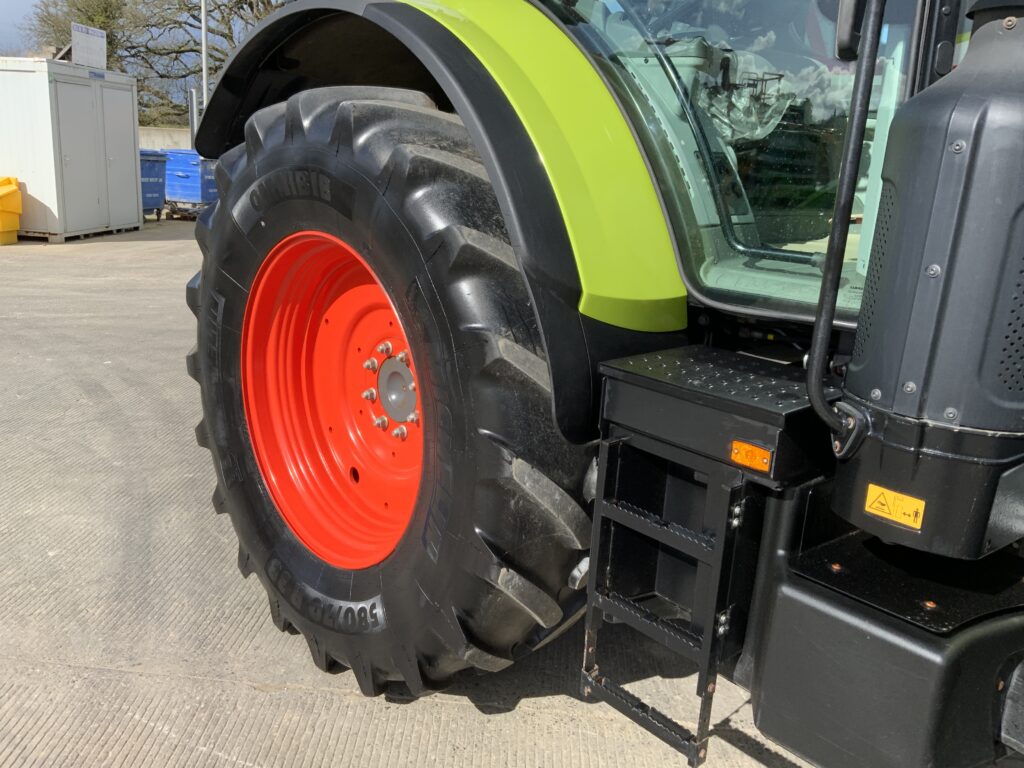 Claas 650 Arion Tractor (ST26239)