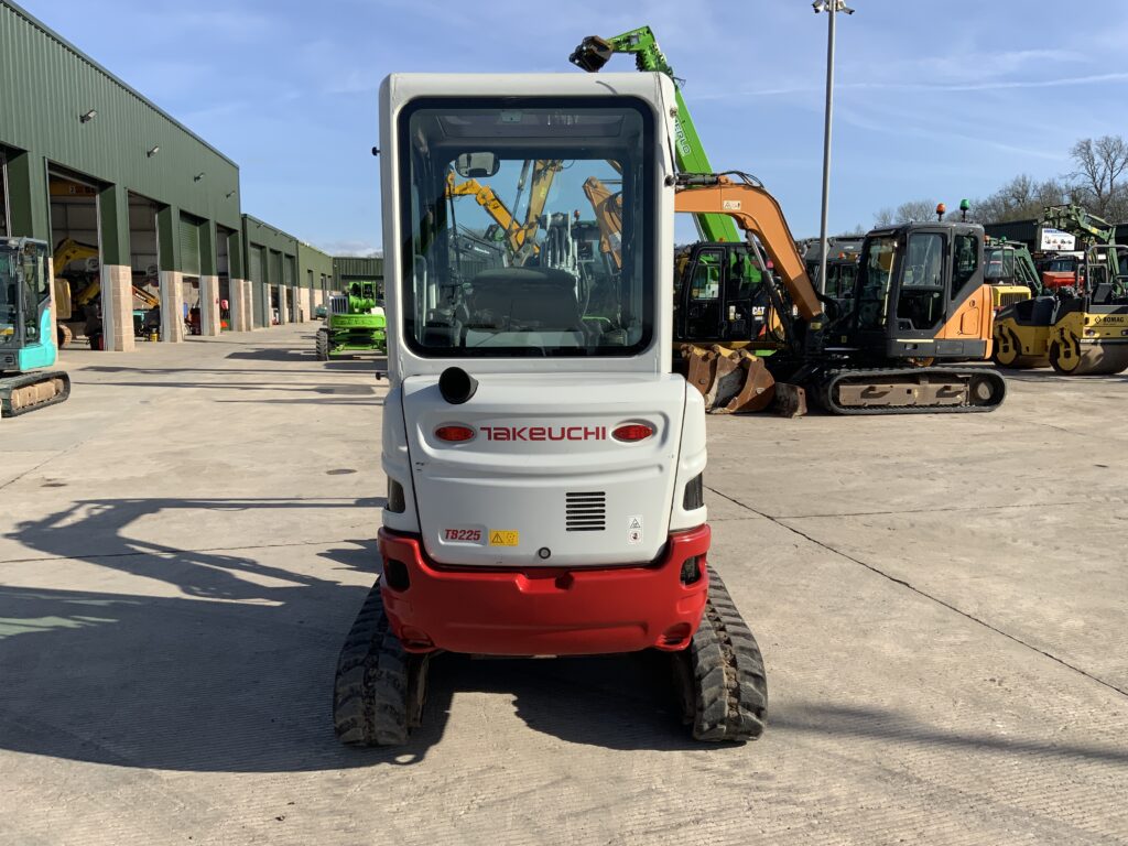 Takeuchi TB225 Cabbed Digger (ST25937)