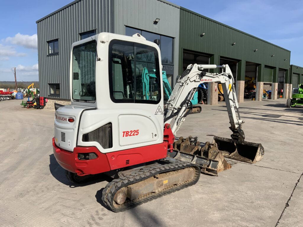 Takeuchi TB225 Cabbed Digger (ST25937)