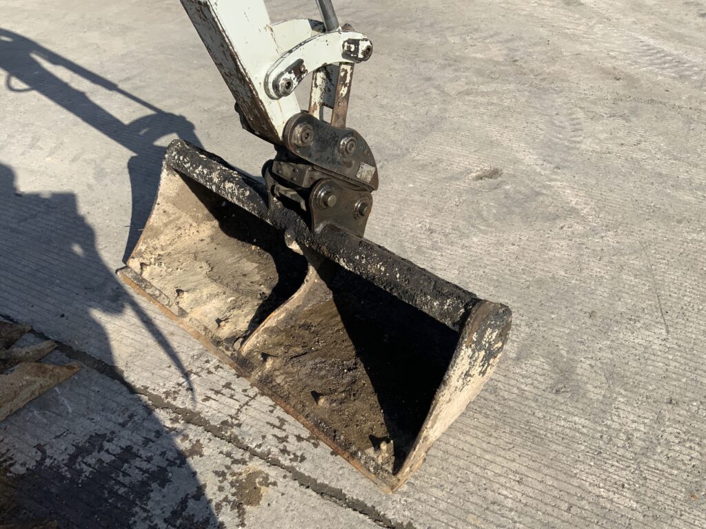 Takeuchi TB225 Cabbed Digger (ST25937)