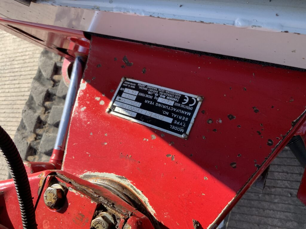 Takeuchi TB225 Cabbed Digger (ST25937)