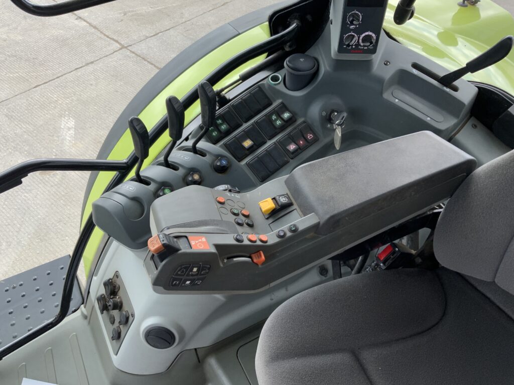 Claas 630 Arion Tractor (ST26240)