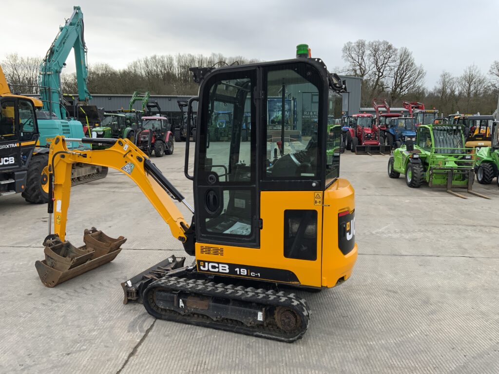 JCB 19c-1 Digger (ST25942)