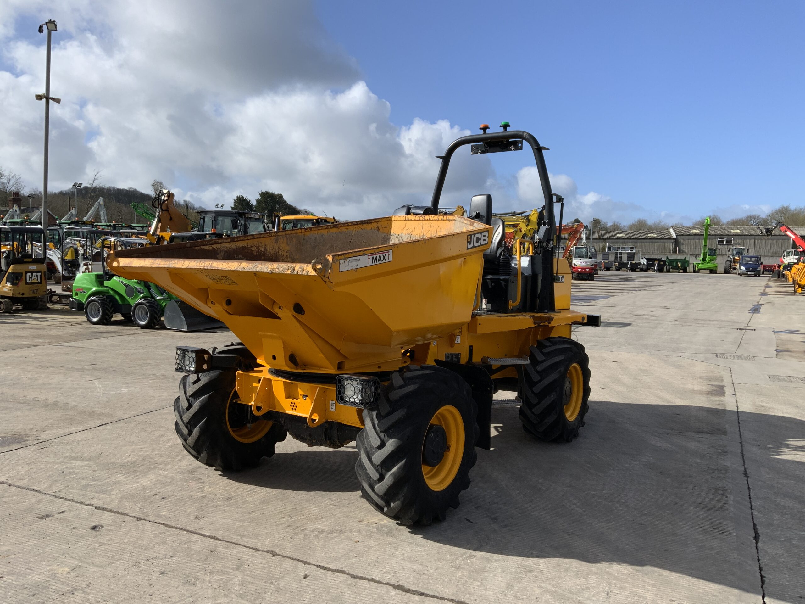 JCB 6 Tonne-2 Swivel Tip Dumper (ST25941) - RJ and KD McLean Ltd
