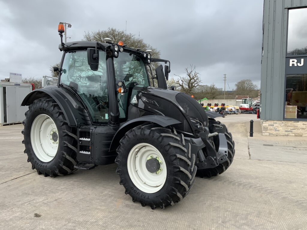 Valtra N134 Active Tractor (ST26110)