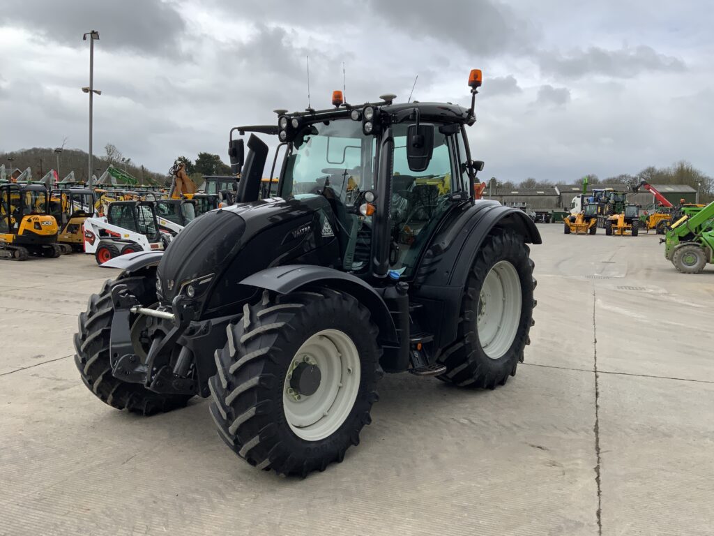 Valtra N134 Active Tractor (ST26110)