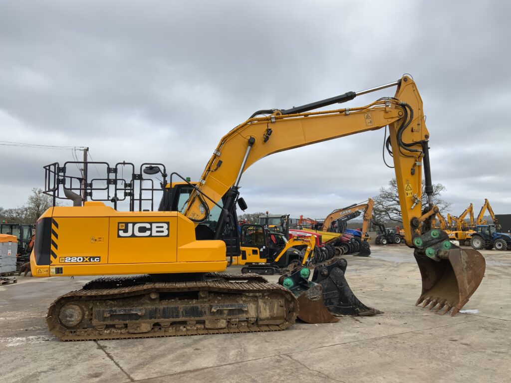 JCB 220X LC Digger (ST26183)