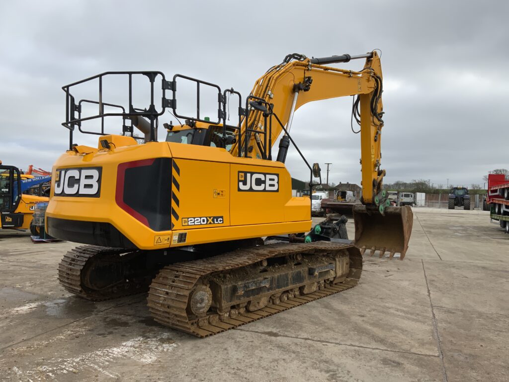 JCB 220X LC Digger (ST26183)