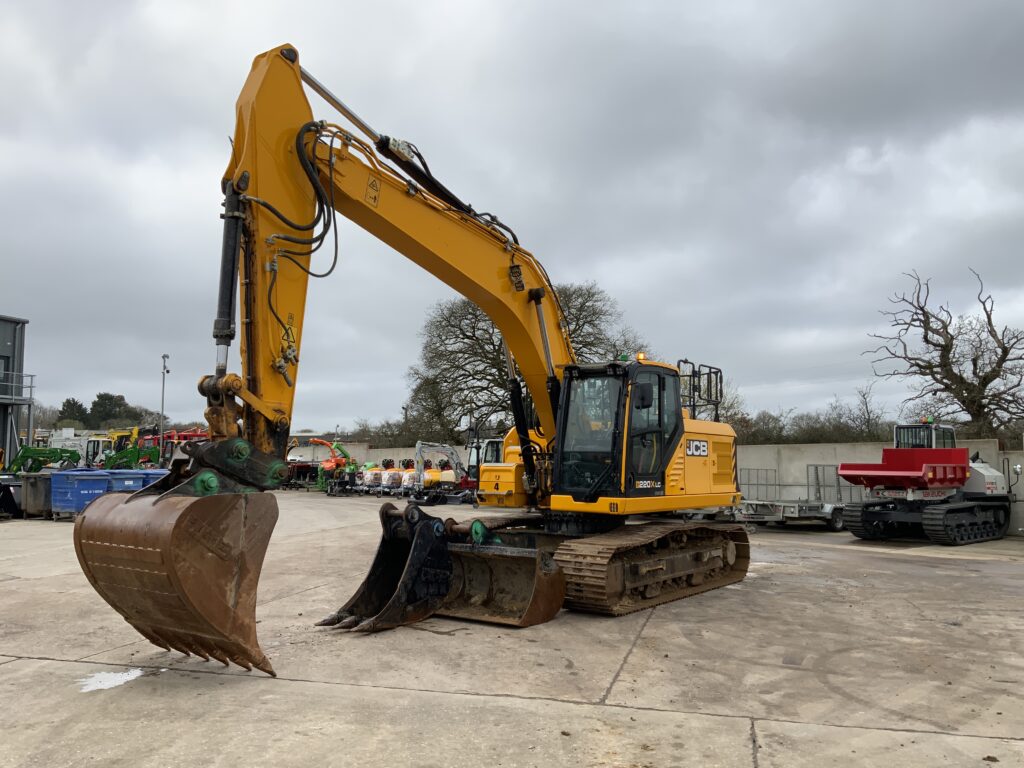 JCB 220X LC Digger (ST26183)