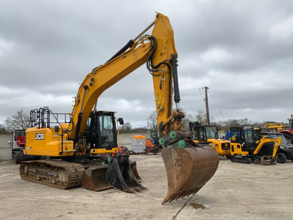 JCB 220X LC Digger (ST26183)