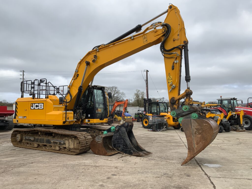 JCB 220X LC Digger (ST26183)