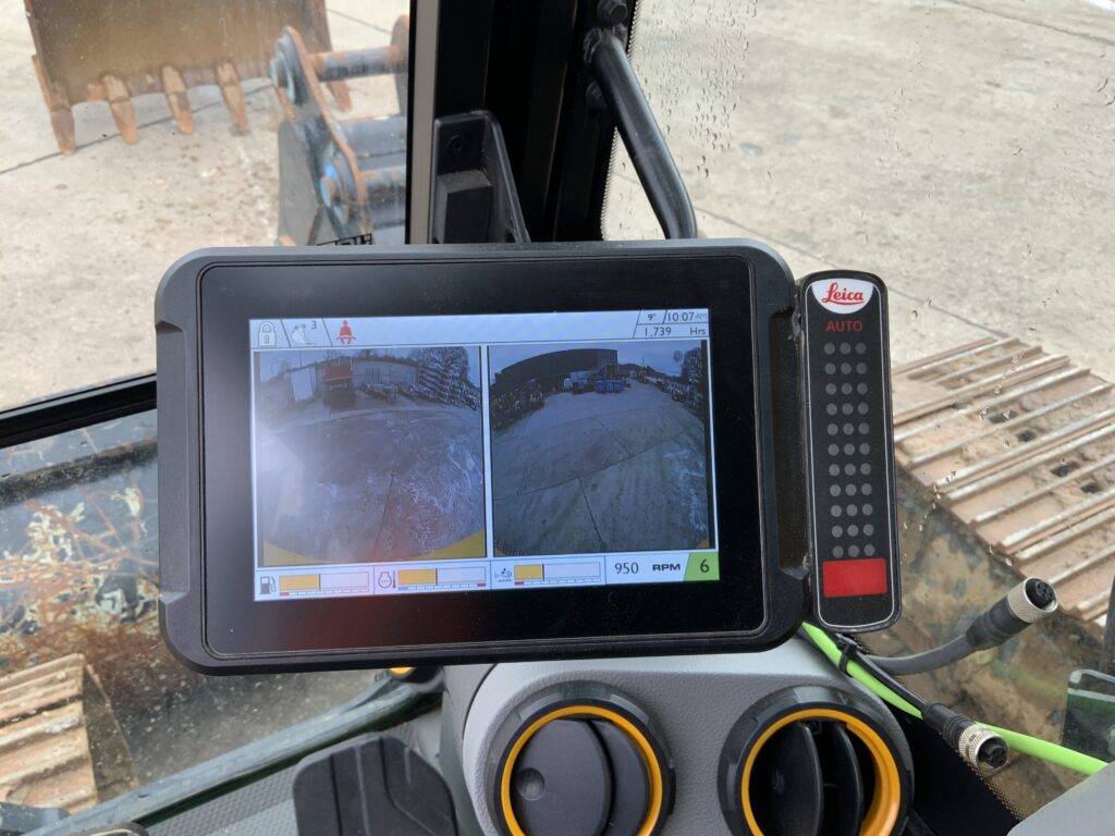 JCB 220X LC Digger (ST26183)