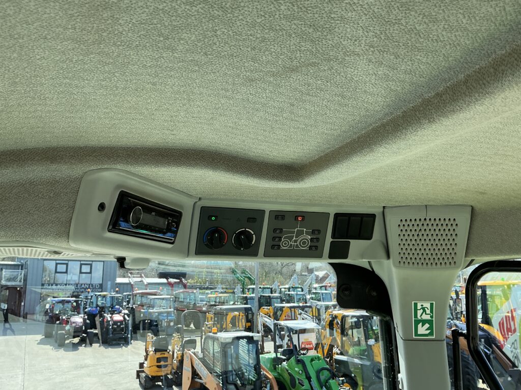 Claas Arion 530 Tractor (ST26101)