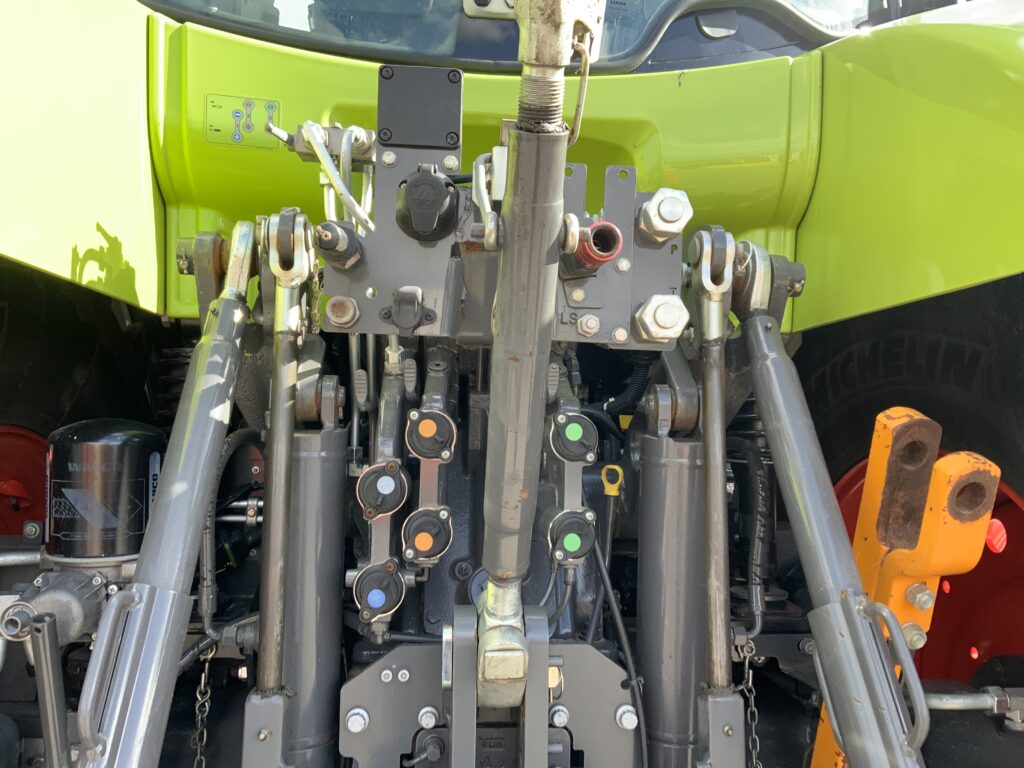 Claas 650 Arion Tractor (ST26239)