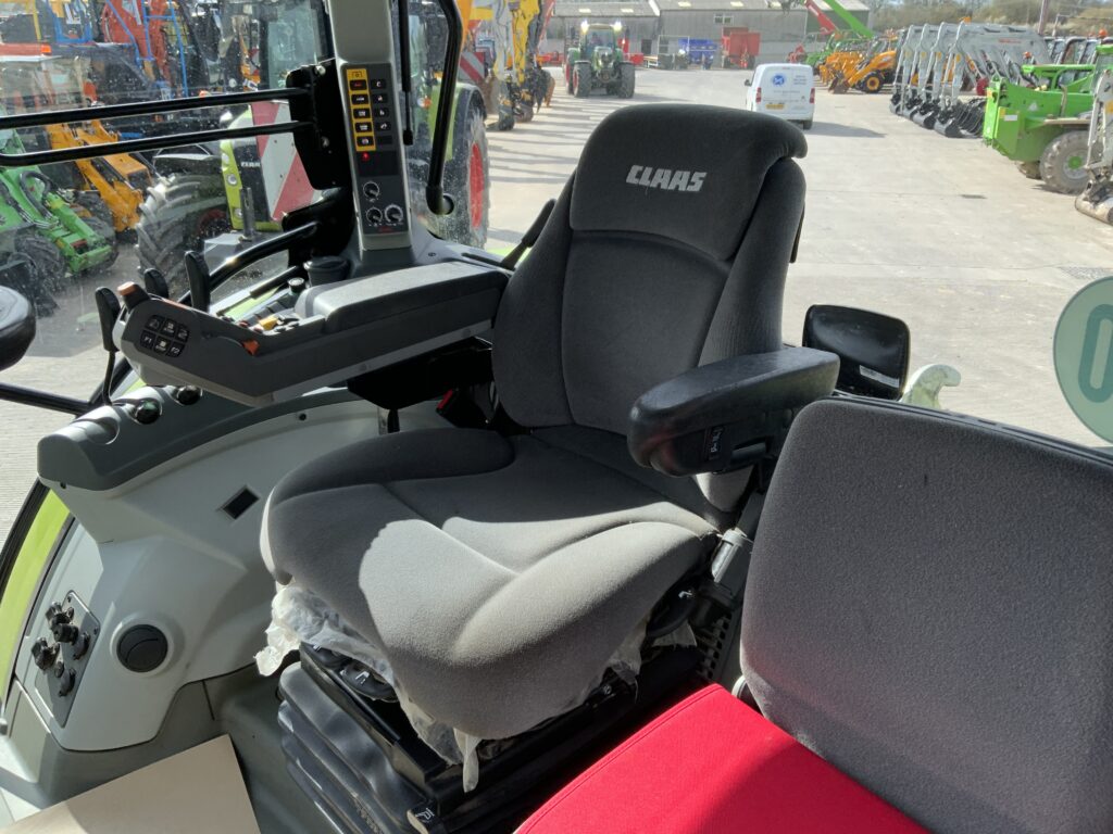 Claas 650 Arion Tractor (ST26239)