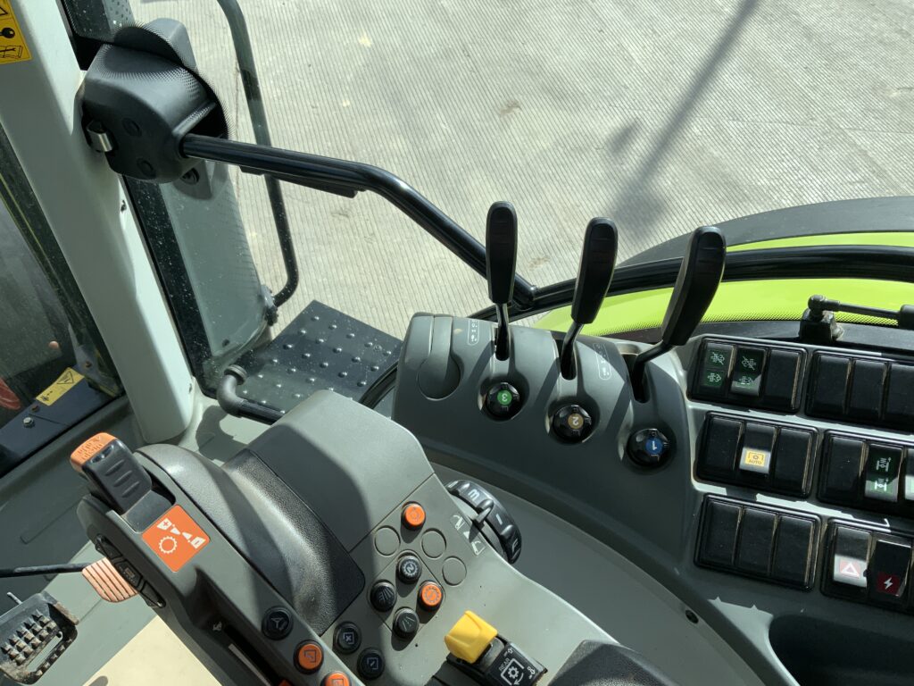 Claas 650 Arion Tractor (ST26239)