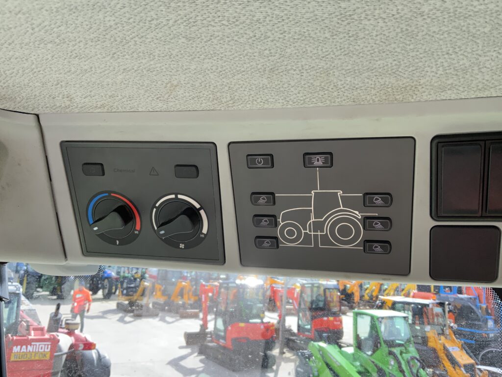 Claas 650 Arion Tractor (ST26239)