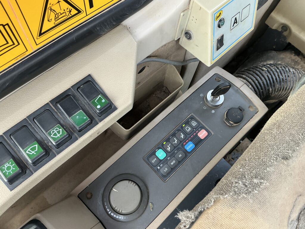 Daewoo Solar 140 LC-V Digger (ST25752)