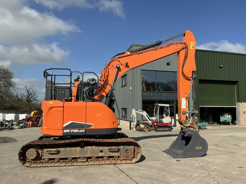 Doosan DX140 LCR-7 Digger (ST25352)