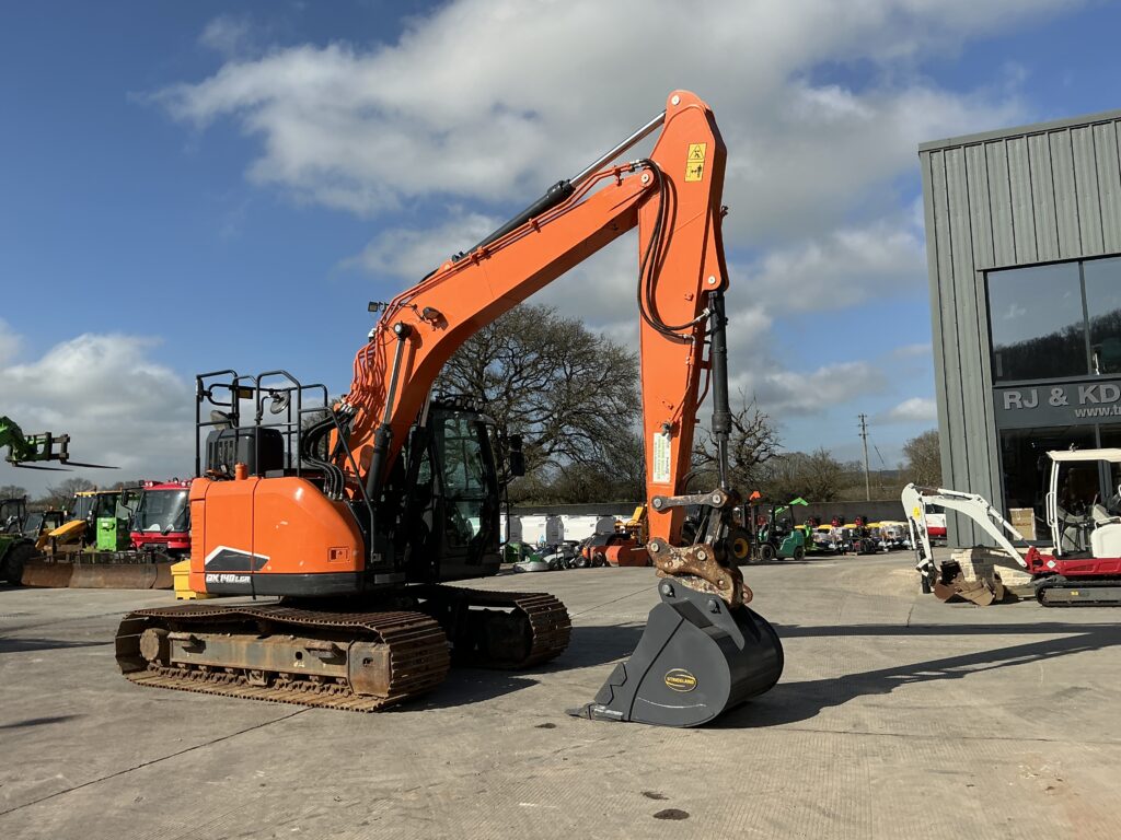 Doosan DX140 LCR-7 Digger (ST25352)