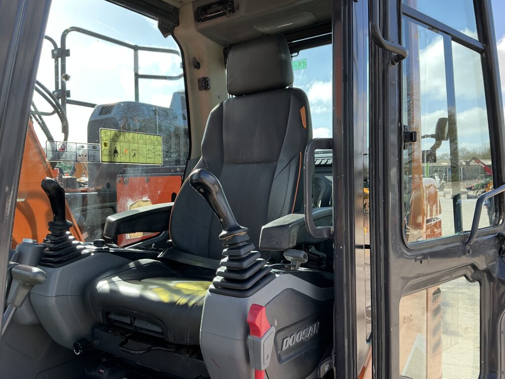 Doosan DX140 LCR-7 Digger (ST25352)