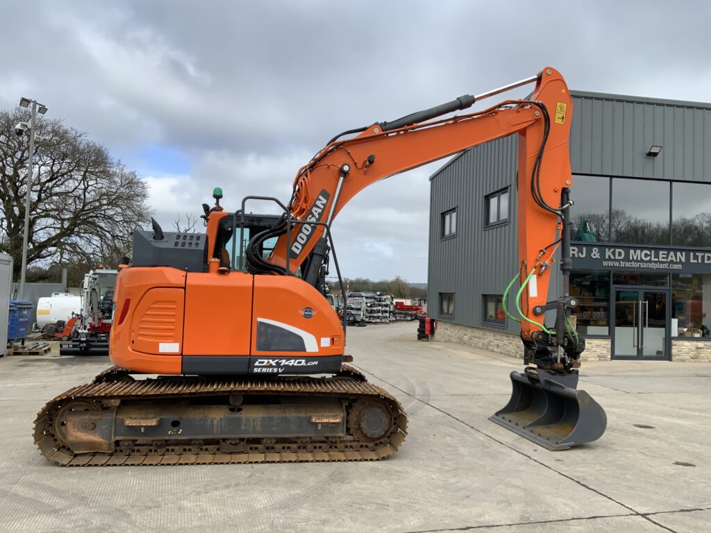 Doosan DX140LCR-5 Digger (ST25037)