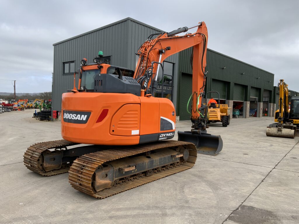 Doosan DX140LCR-5 Digger (ST25037)