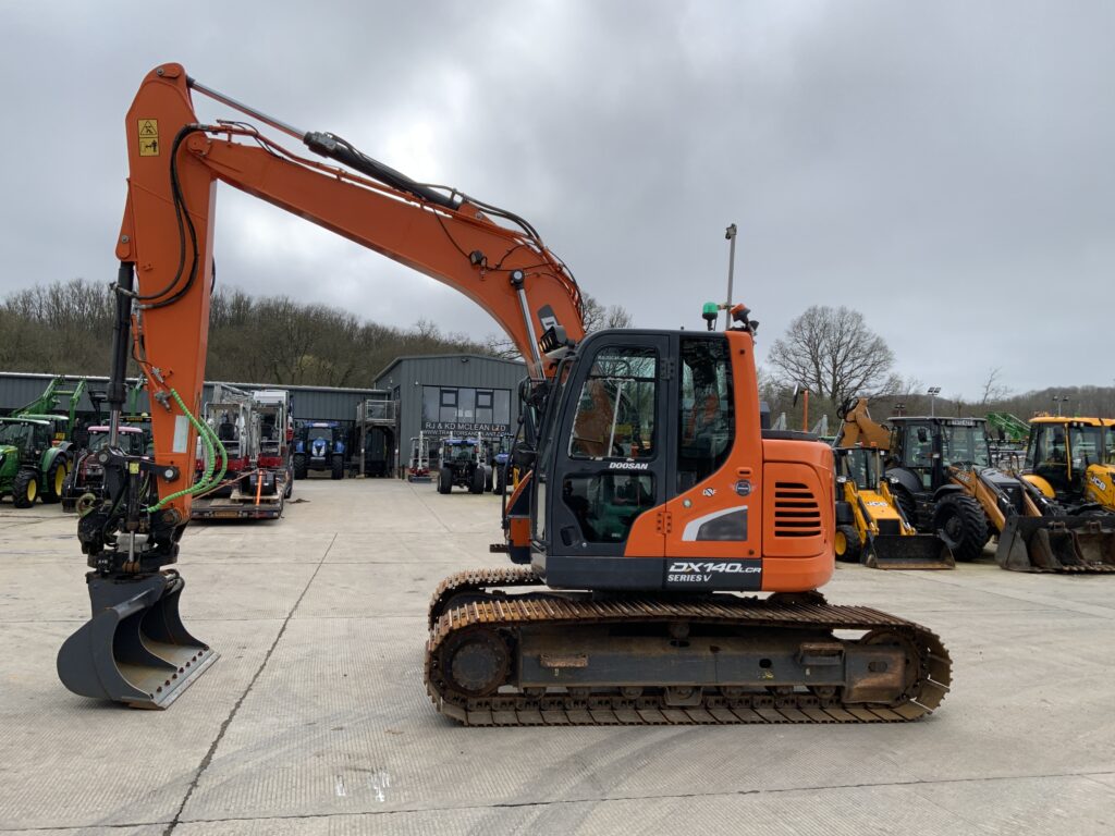 Doosan DX140LCR-5 Digger (ST25037)
