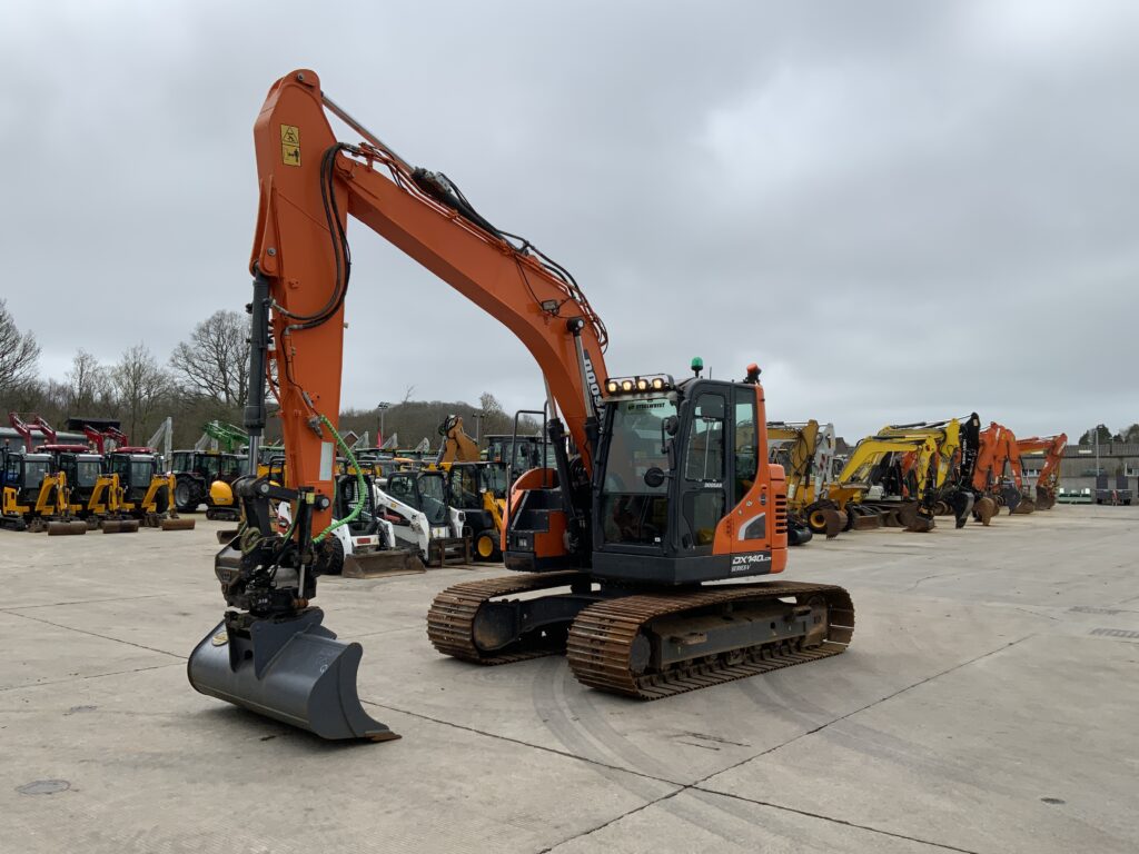 Doosan DX140LCR-5 Digger (ST25037)