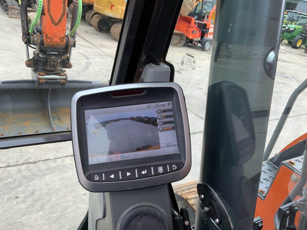 Doosan DX140LCR-5 Digger (ST25037)