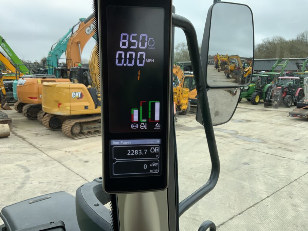 Doosan DX140LCR-5 Digger (ST25037)