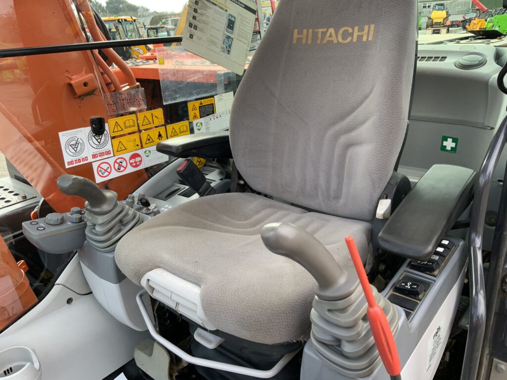 Hitachi ZAXIS 130LCN-5B Digger (ST25541)
