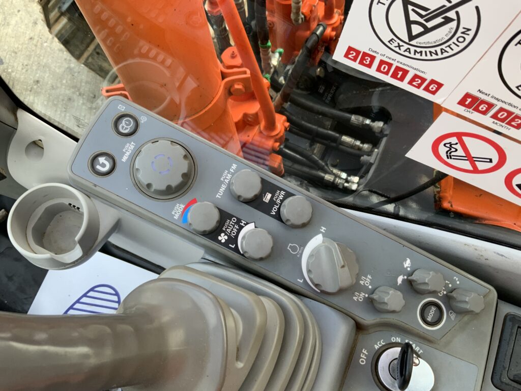 Hitachi ZAXIS 130LCN-5B Digger (ST25541)