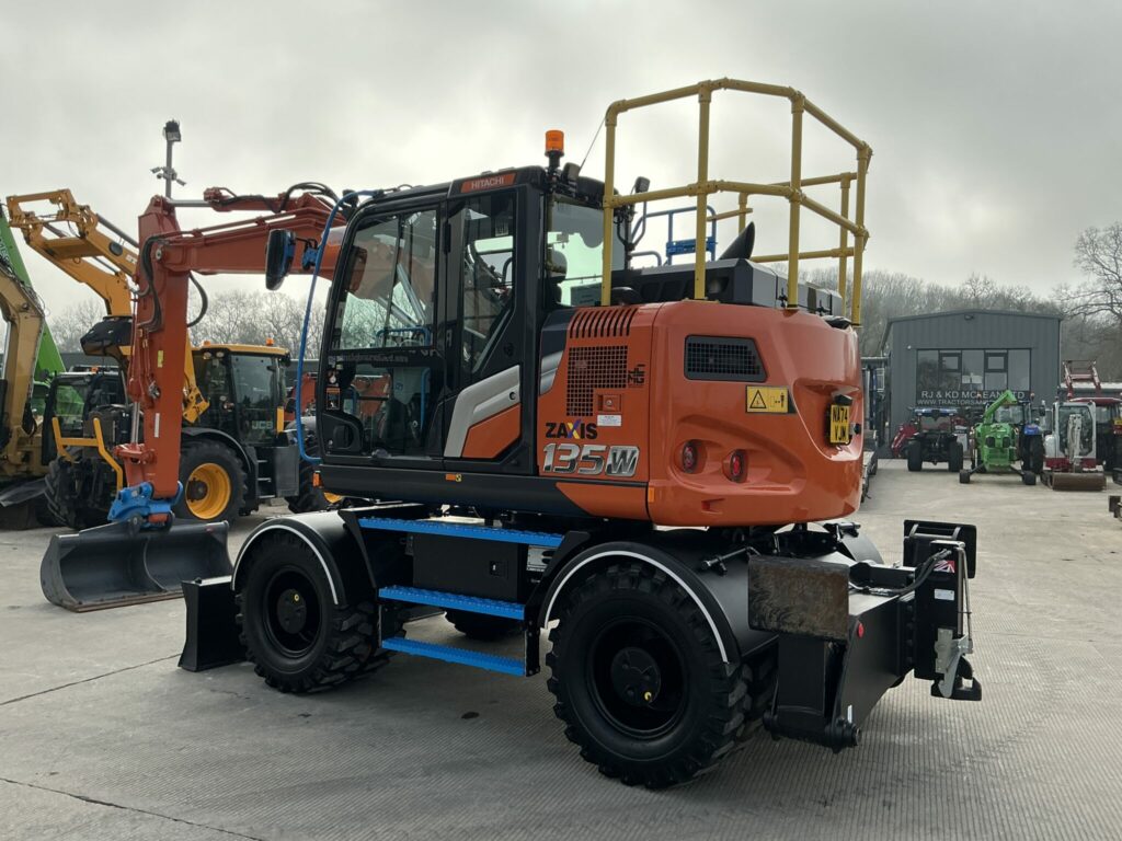 Hitachi Zaxis 135W Tab boom Rubber duck Digger (ST26075)