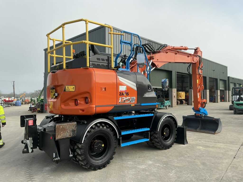 Hitachi Zaxis 135W Tab boom Rubber duck Digger (ST26075)