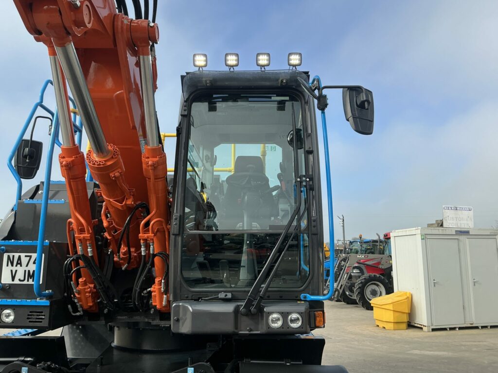 Hitachi Zaxis 135W Tab boom Rubber duck Digger (ST26075)