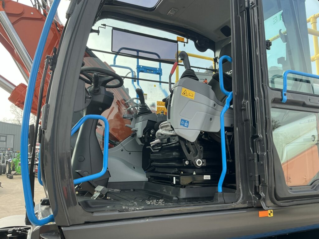 Hitachi Zaxis 135W Tab boom Rubber duck Digger (ST26075)