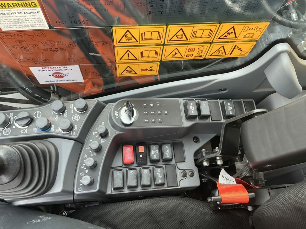 Hitachi Zaxis 135W Tab boom Rubber duck Digger (ST26075)