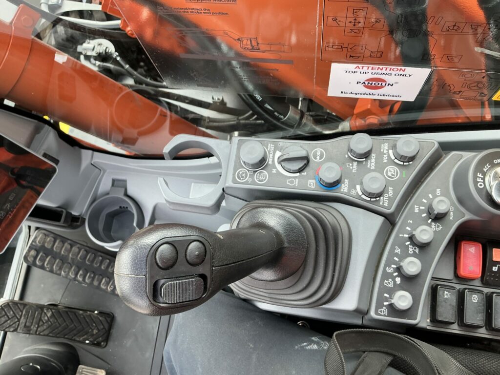 Hitachi Zaxis 135W Tab boom Rubber duck Digger (ST26075)