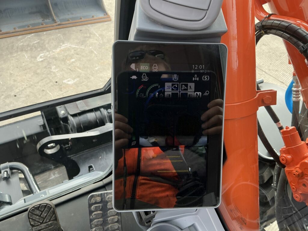 Hitachi Zaxis 135W Tab boom Rubber duck Digger (ST26075)