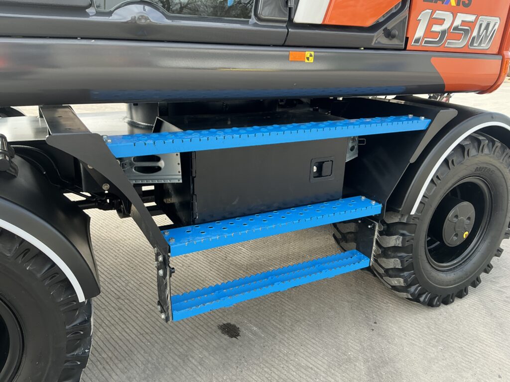 Hitachi Zaxis 135W Tab boom Rubber duck Digger (ST26075)