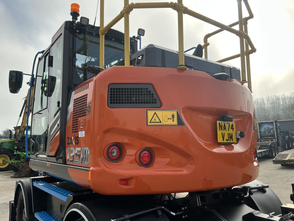 Hitachi Zaxis 135W Tab boom Rubber duck Digger (ST26075)