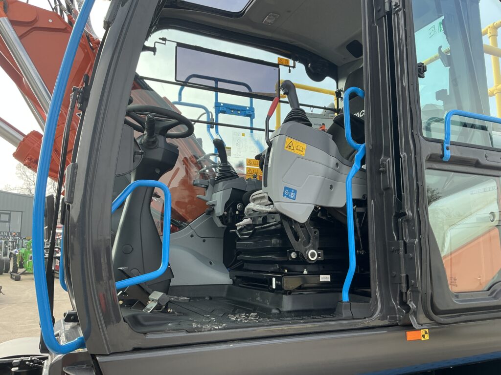 Hitachi Zaxis 135W Tab boom Rubber duck Digger (ST26075)