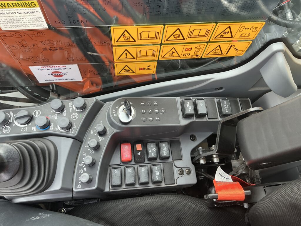 Hitachi Zaxis 135W Tab boom Rubber duck Digger (ST26075)