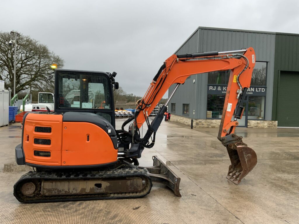 Hitachi Zaxis 65 USB-5A Digger (ST25605)