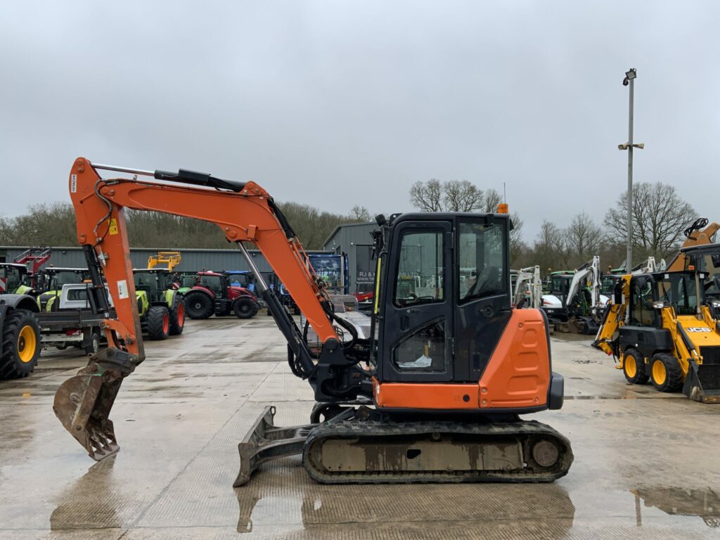 Hitachi Zaxis 65 USB-5A Digger (ST25605)